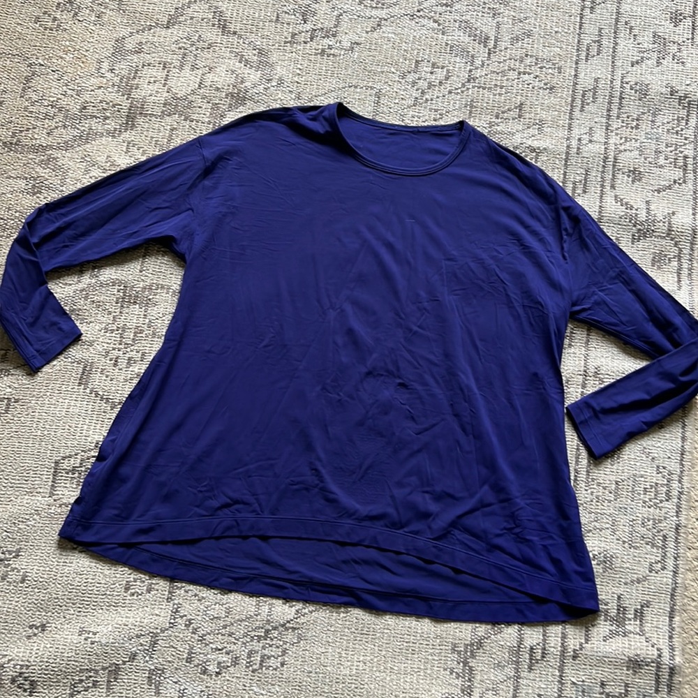 Lululemon long sleeve swing tee size 6